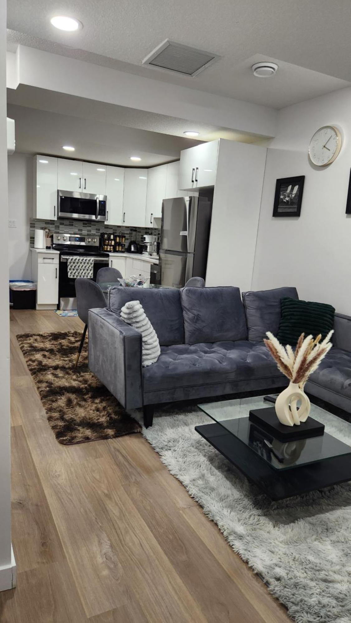 Modern 2 Bedroom Basement Suite At West Edmonton Zewnętrze zdjęcie